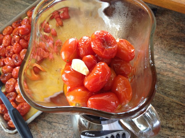 tomatoes and garlic in a blender